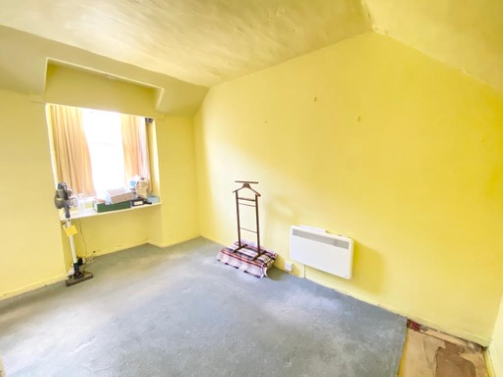 Lot: 130 - CHARACTER COTTAGE WITH GARDEN IN EXTREMELY SOUGHT AFTER LOCATION -